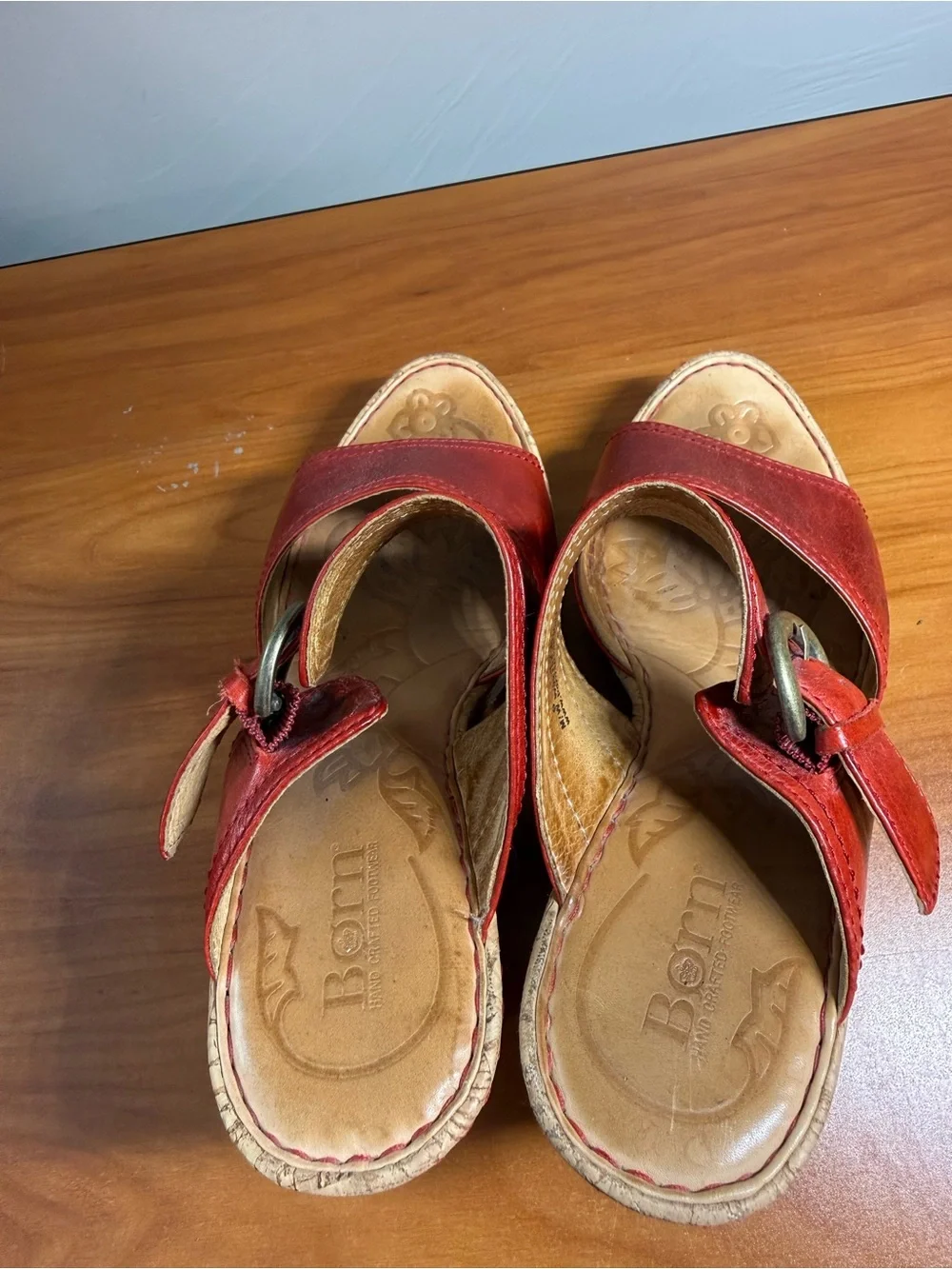 Born Red Leather Slip On Wedge Heel Sandal Gold Buckle Detail Comfort‎ 9/40.5